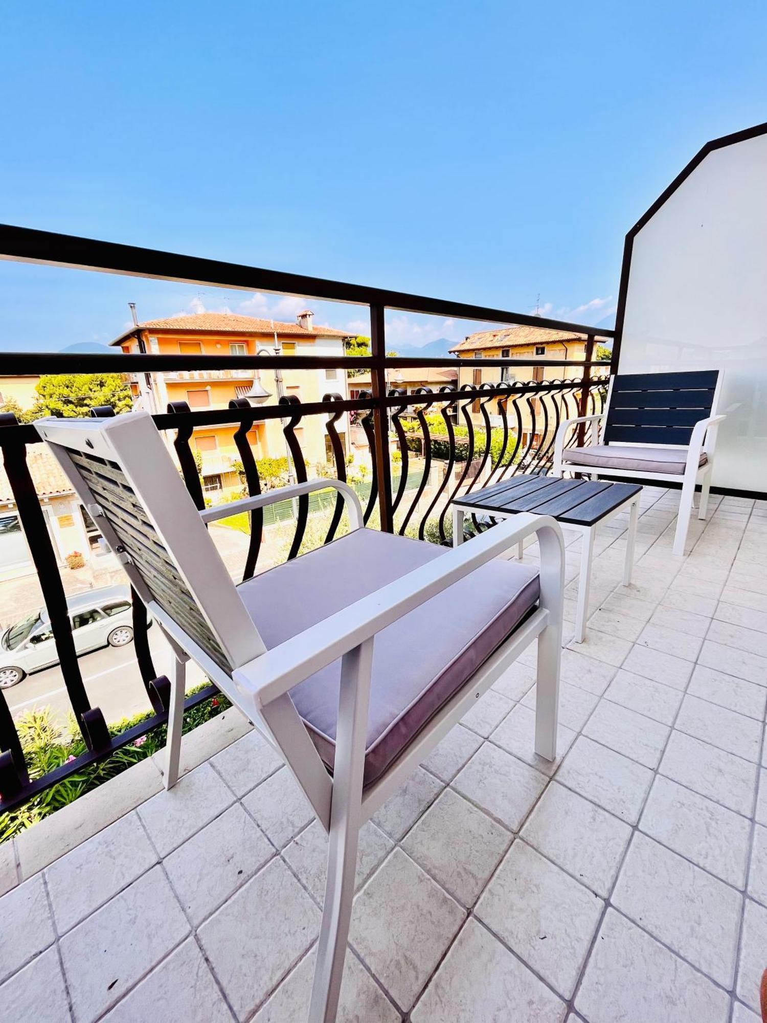 Berengario Suites Torri Del Benaco Exterior photo